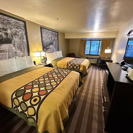 Hotel Super 8 By Wyndham Eau Claire Wi Esterno foto