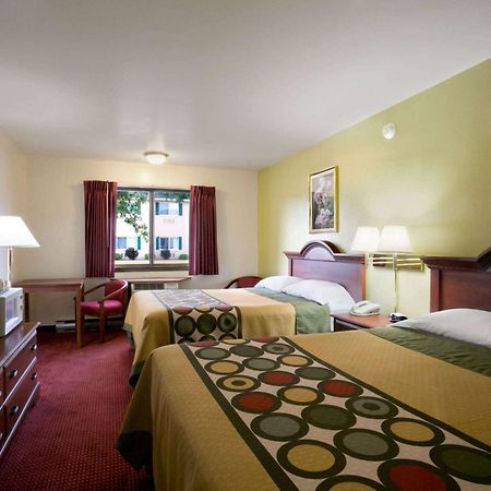 Hotel Super 8 By Wyndham Eau Claire Wi Esterno foto