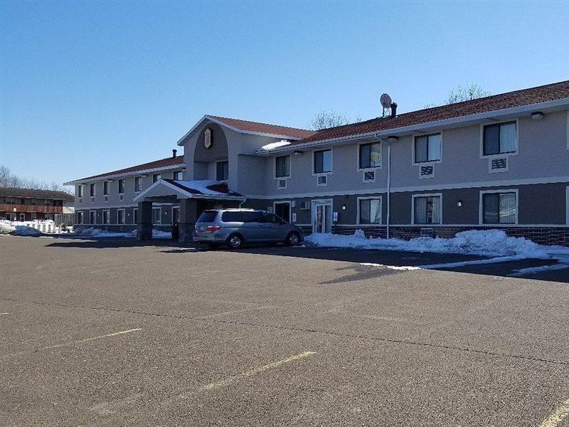Hotel Super 8 By Wyndham Eau Claire Wi Esterno foto