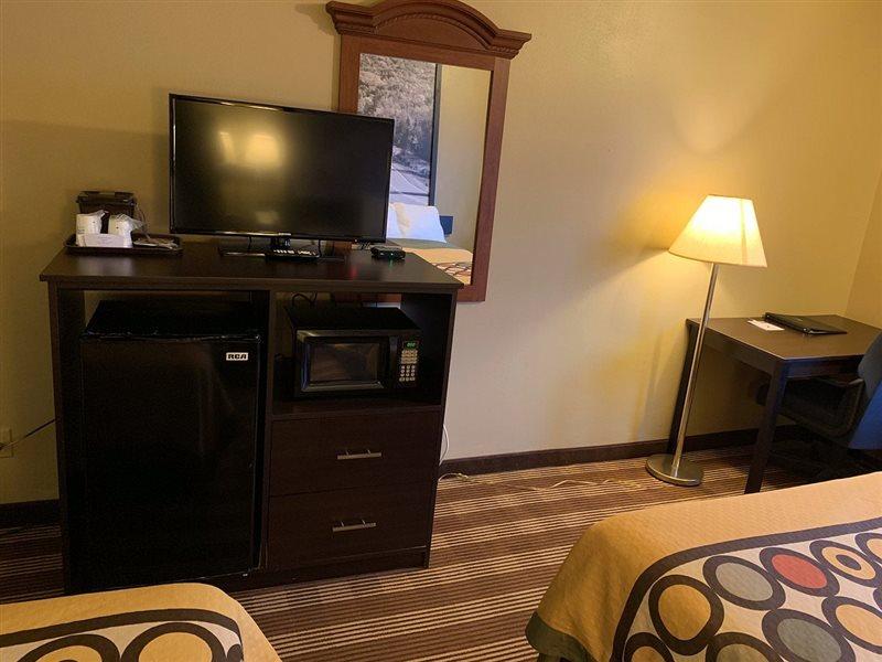 Hotel Super 8 By Wyndham Eau Claire Wi Esterno foto