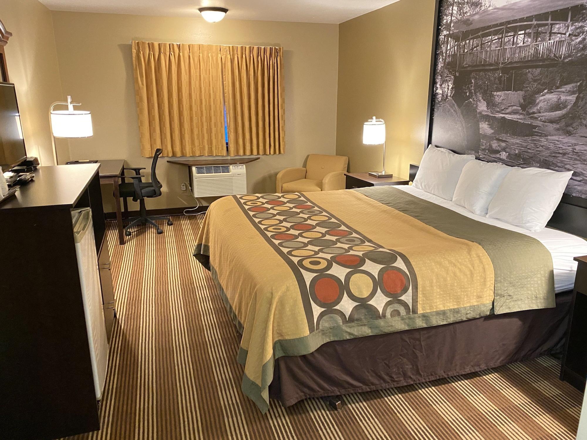 Hotel Super 8 By Wyndham Eau Claire Wi Esterno foto