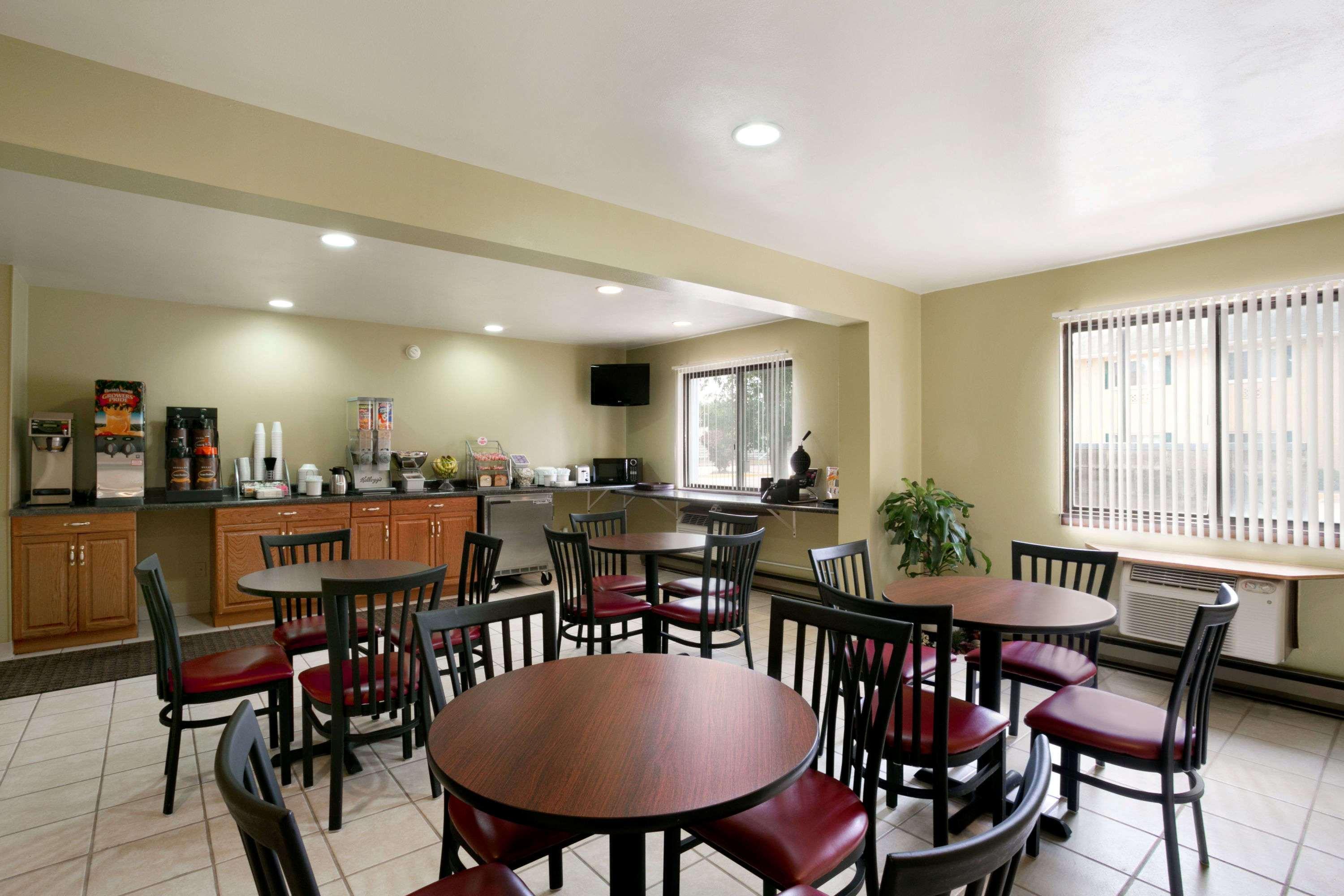 Hotel Super 8 By Wyndham Eau Claire Wi Esterno foto