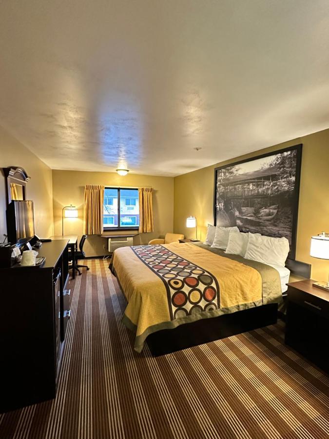 Hotel Super 8 By Wyndham Eau Claire Wi Esterno foto