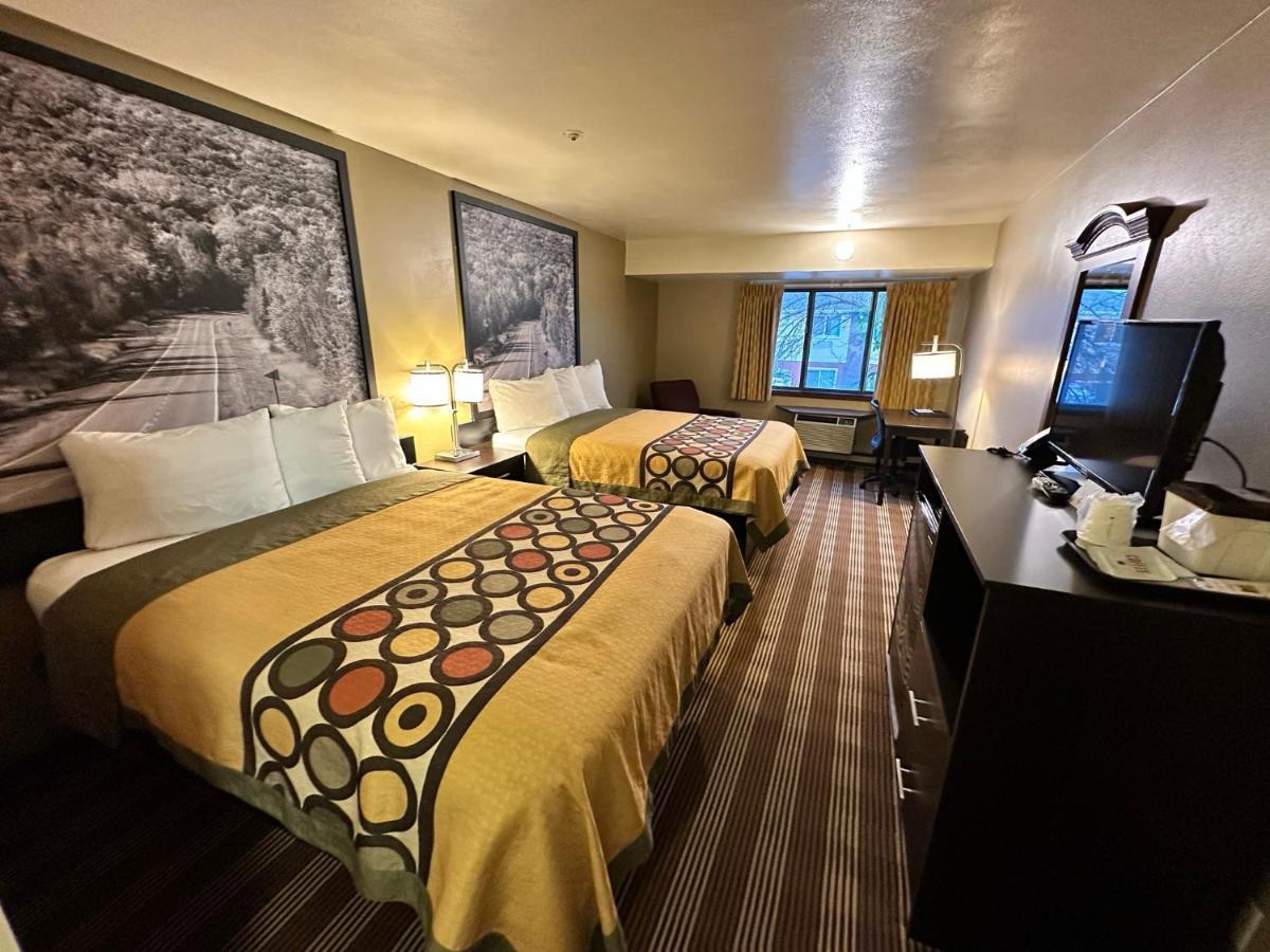 Hotel Super 8 By Wyndham Eau Claire Wi Esterno foto