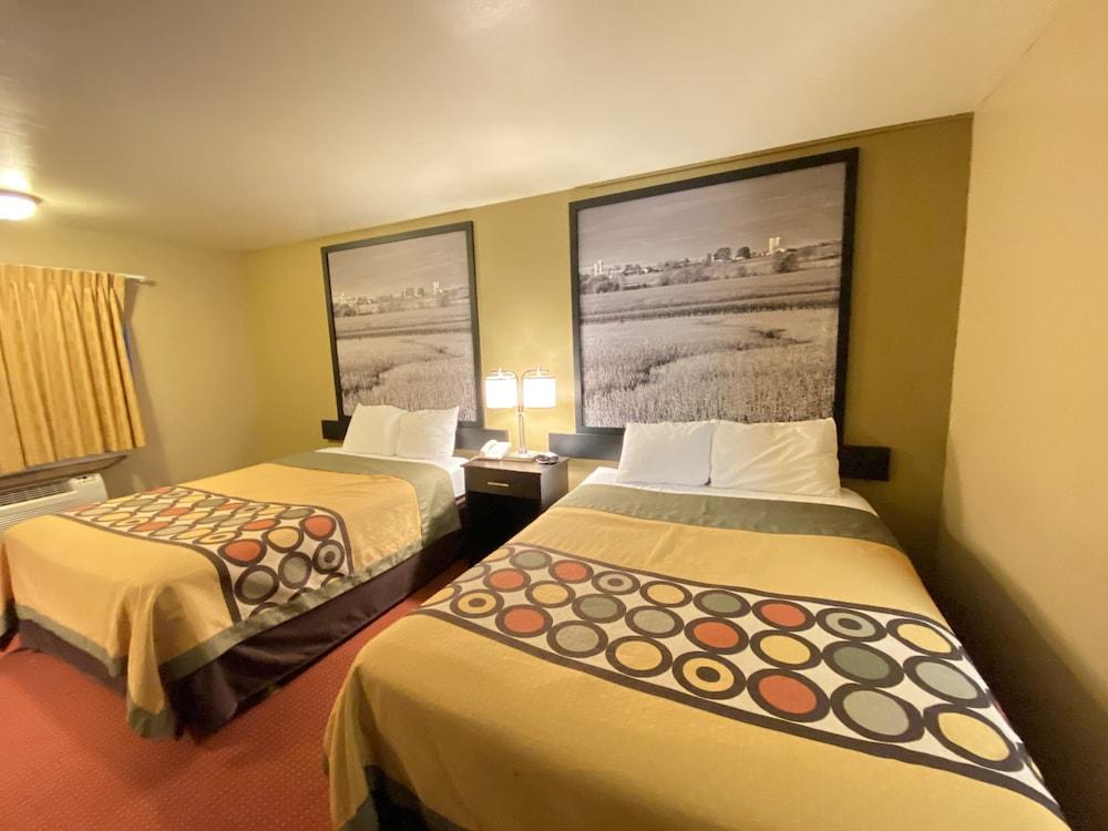 Hotel Super 8 By Wyndham Eau Claire Wi Esterno foto