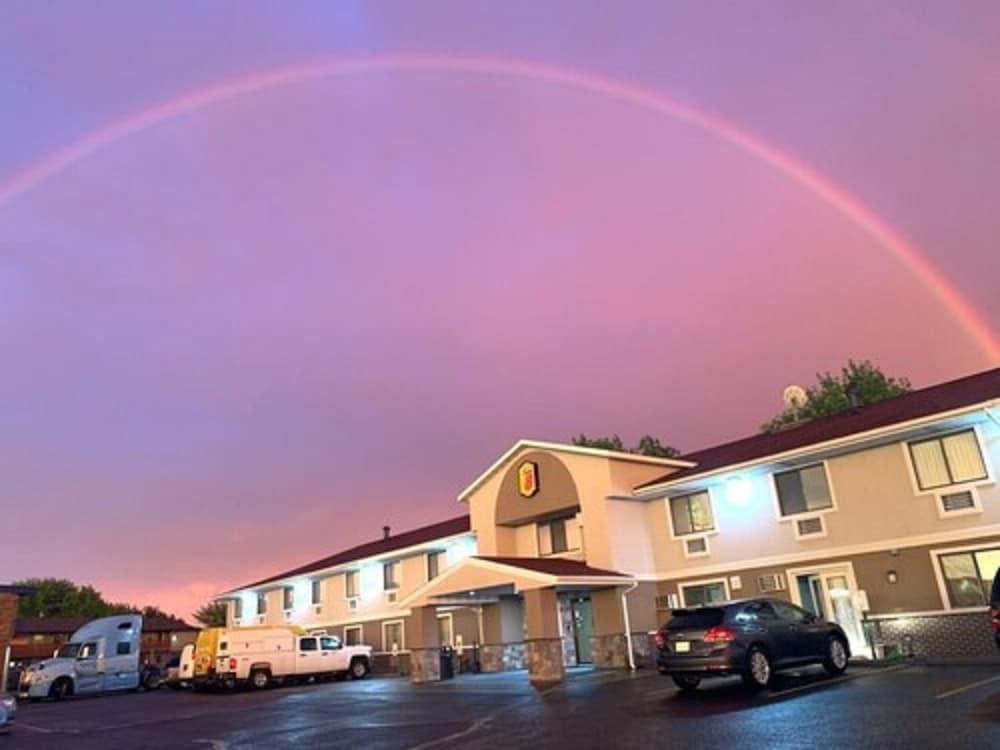 Hotel Super 8 By Wyndham Eau Claire Wi Esterno foto
