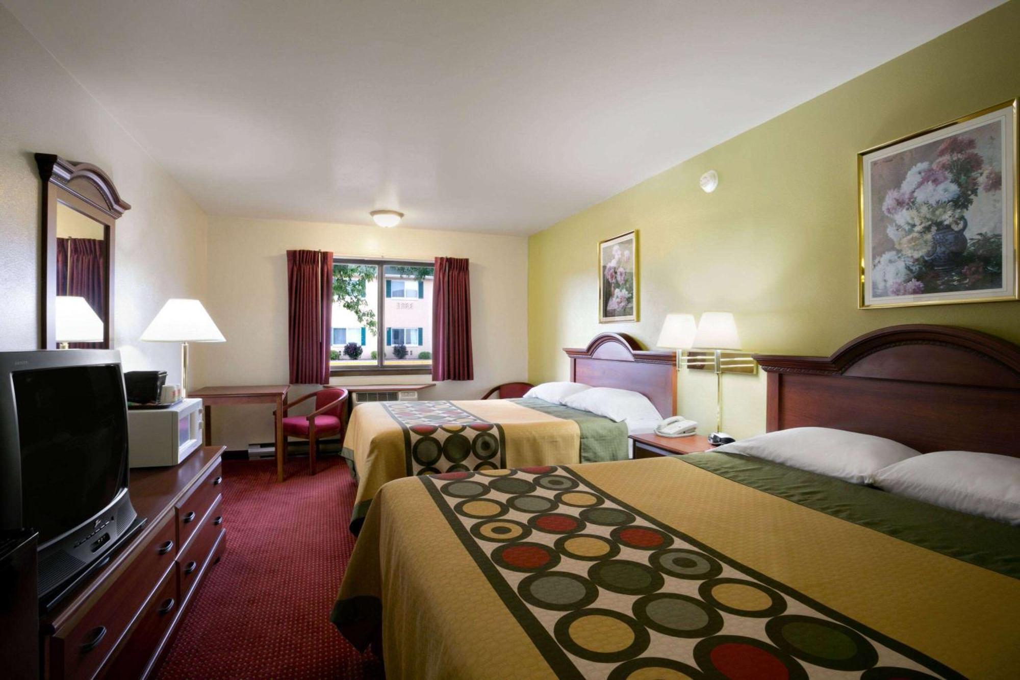 Hotel Super 8 By Wyndham Eau Claire Wi Esterno foto