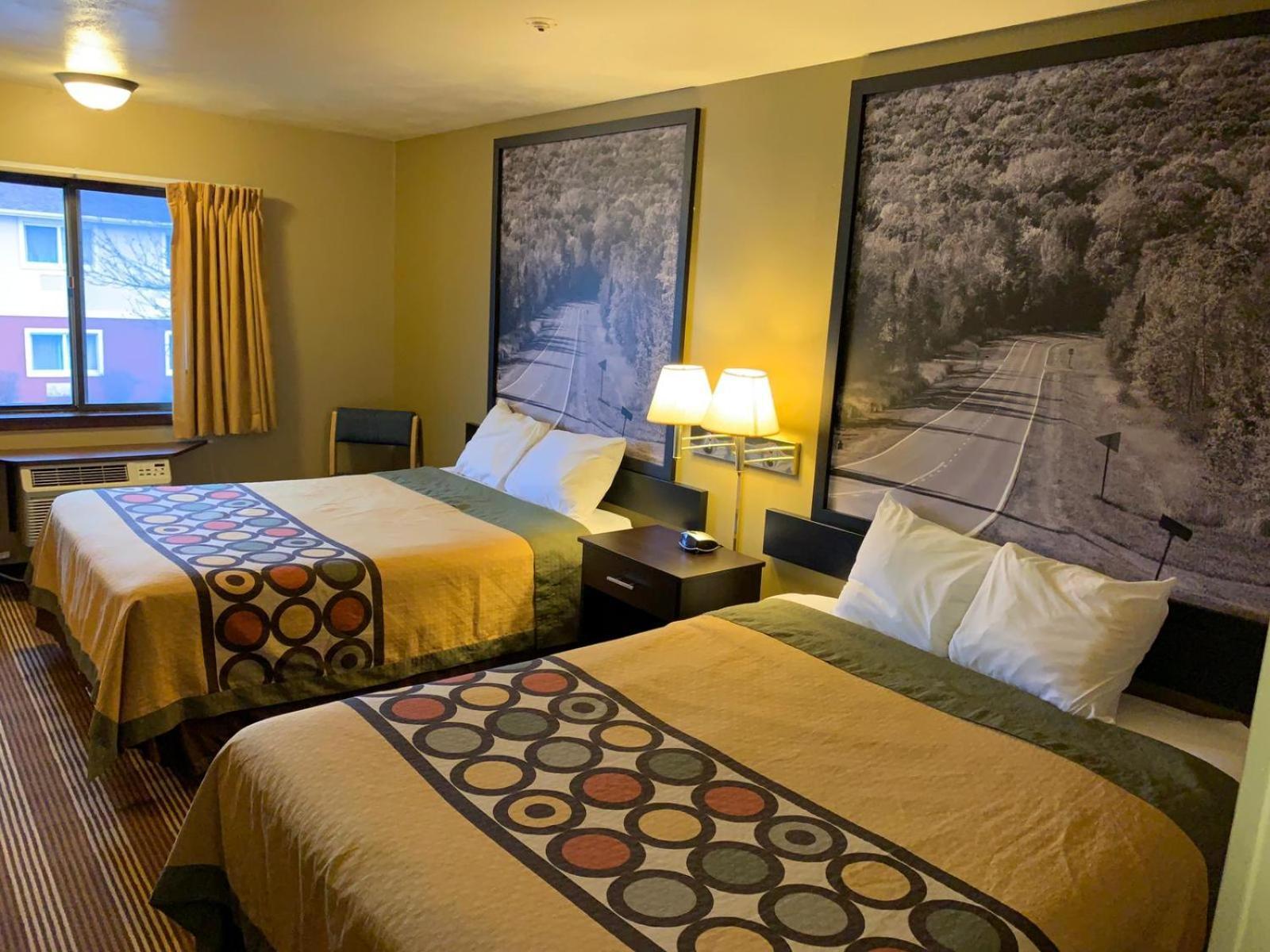 Hotel Super 8 By Wyndham Eau Claire Wi Esterno foto