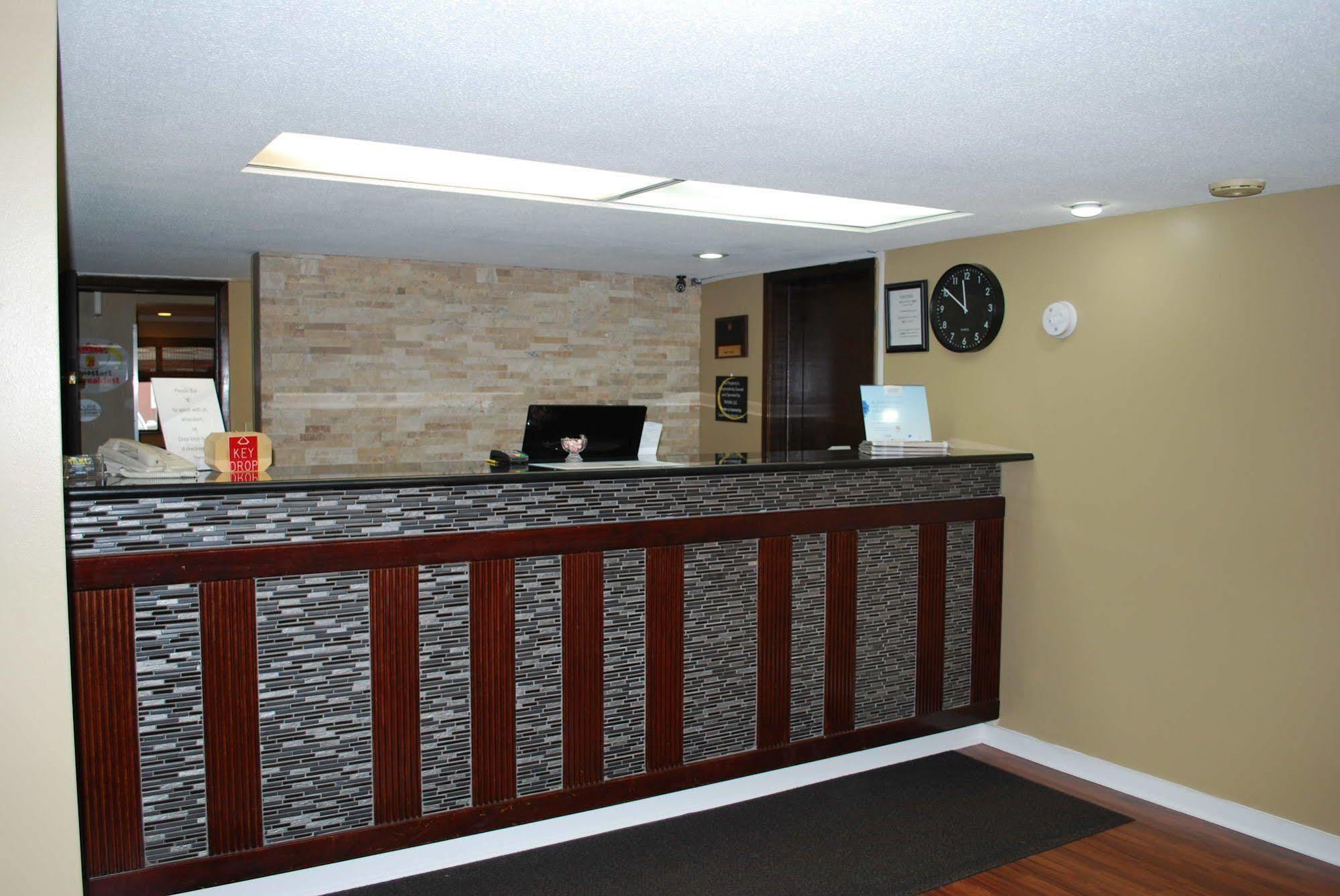 Hotel Super 8 By Wyndham Eau Claire Wi Esterno foto