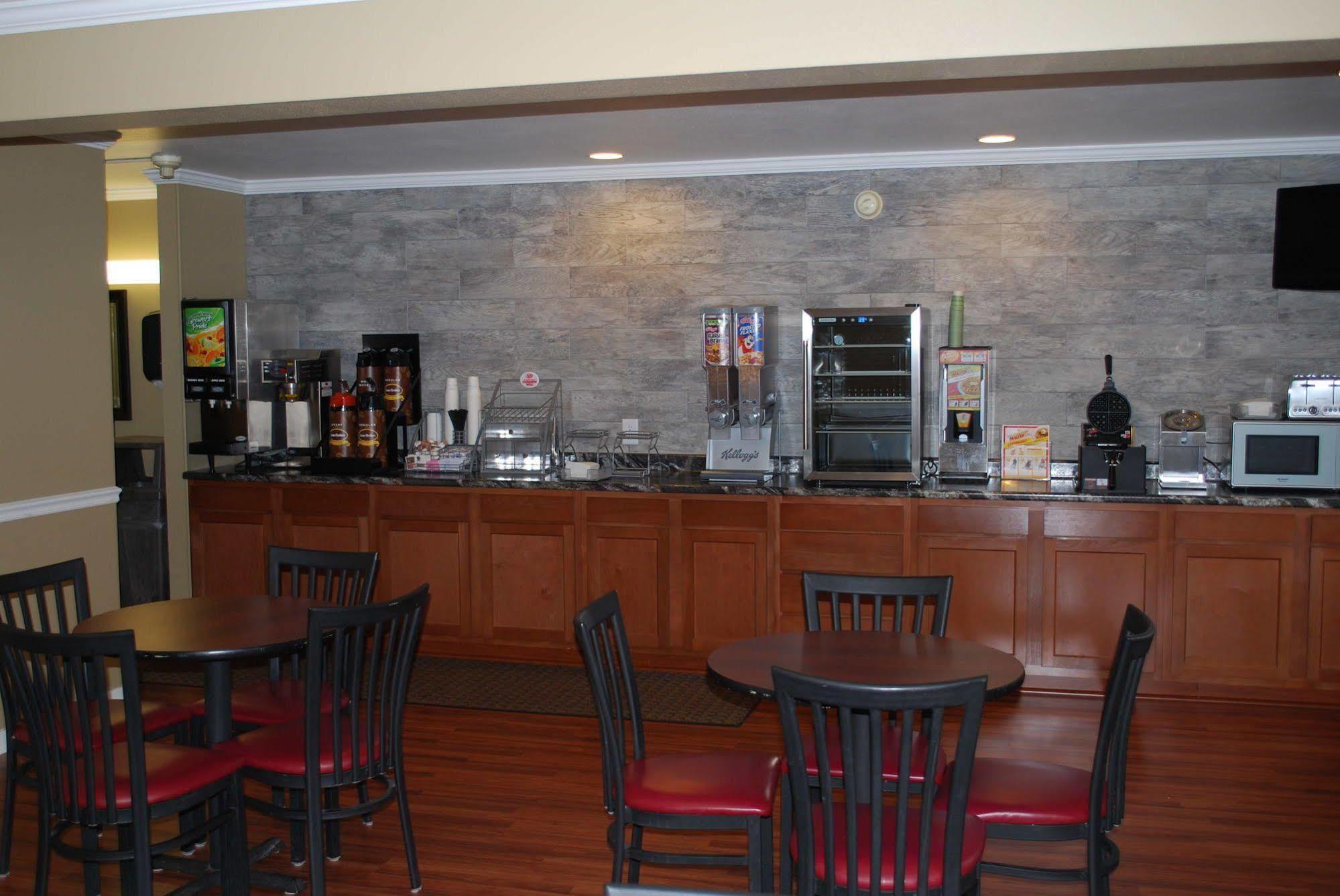 Hotel Super 8 By Wyndham Eau Claire Wi Esterno foto